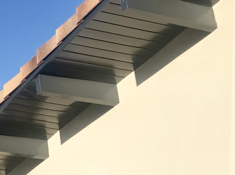 Rénovation des avants toits d'une maison particulière